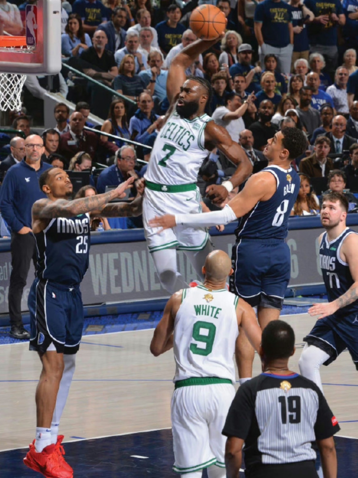 波士顿凯尔特人迎NBA总决赛关键赛,今夜战术微调,引发热议,医务组通报恢复的简单介绍 波士顿凯尔特人迎NBA总决赛关键赛,今夜战术微调,引发热议,医务组通报恢复的简单介绍