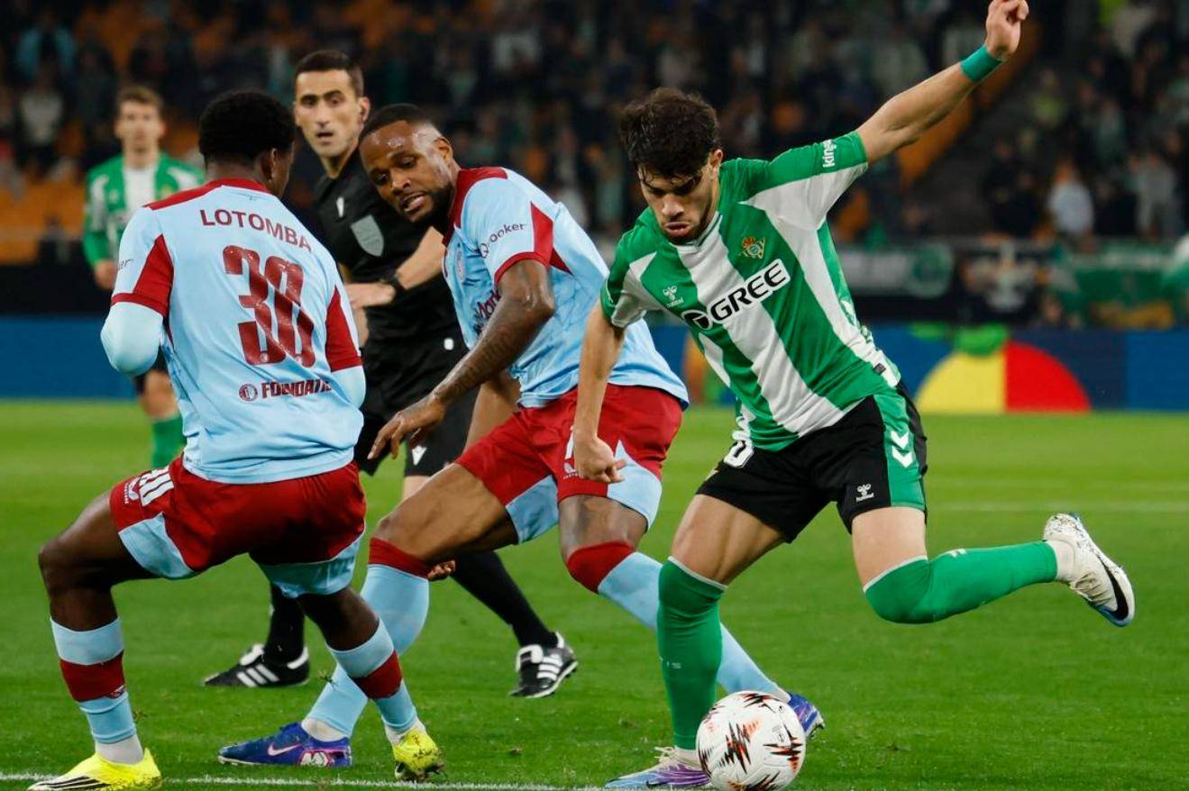 这也行？欧联赛前热度飙升今晨圣安东尼奥马刺调整名单以备欧篮联，那不勒斯冲刺阶段迎来里程碑的简单介绍